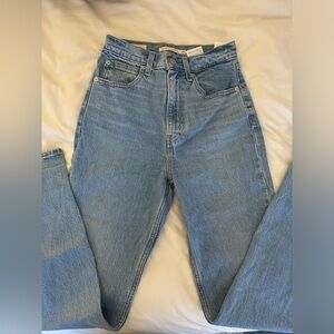 Levi’s high rise 70’s slim straight medium washed jeans size 24